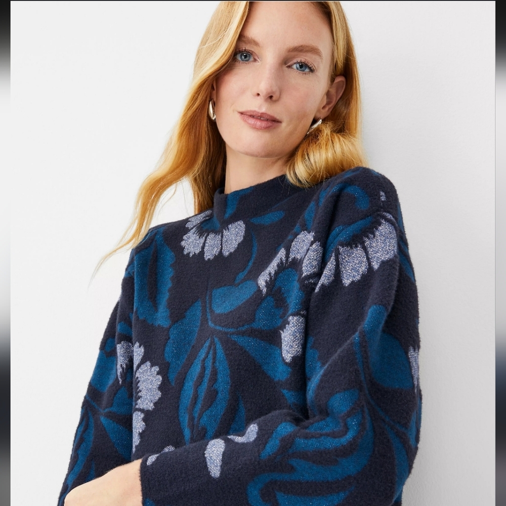 Ann Taylor 2023 Blue Floral With Metallic Silver Details Sweater Size Medium - Picture 16 of 16